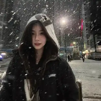 钟由希